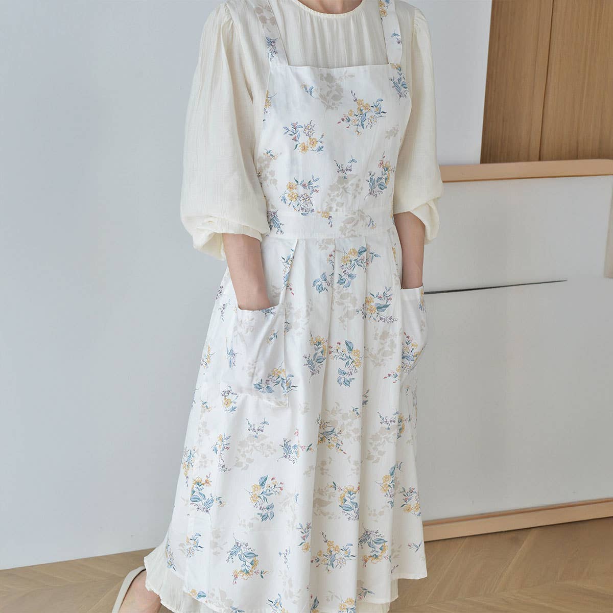 Extended Floral Print Linen Aprons with pockets_CWMM3306