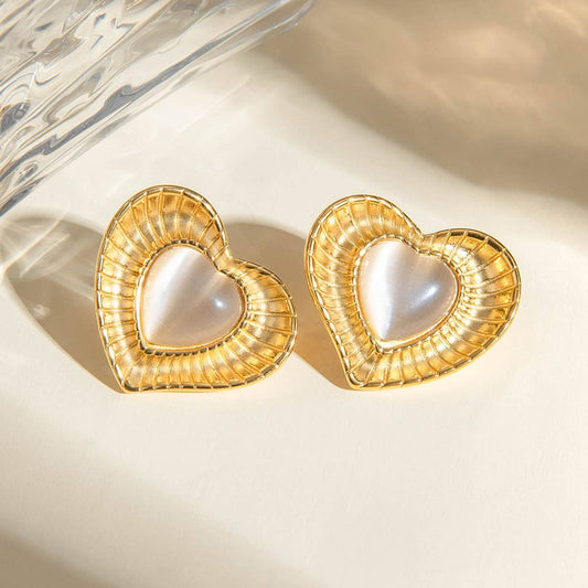 SIMPLE HEART RADIAL WHITE CAT'S EYE EARRINGS_CWAJE1802
