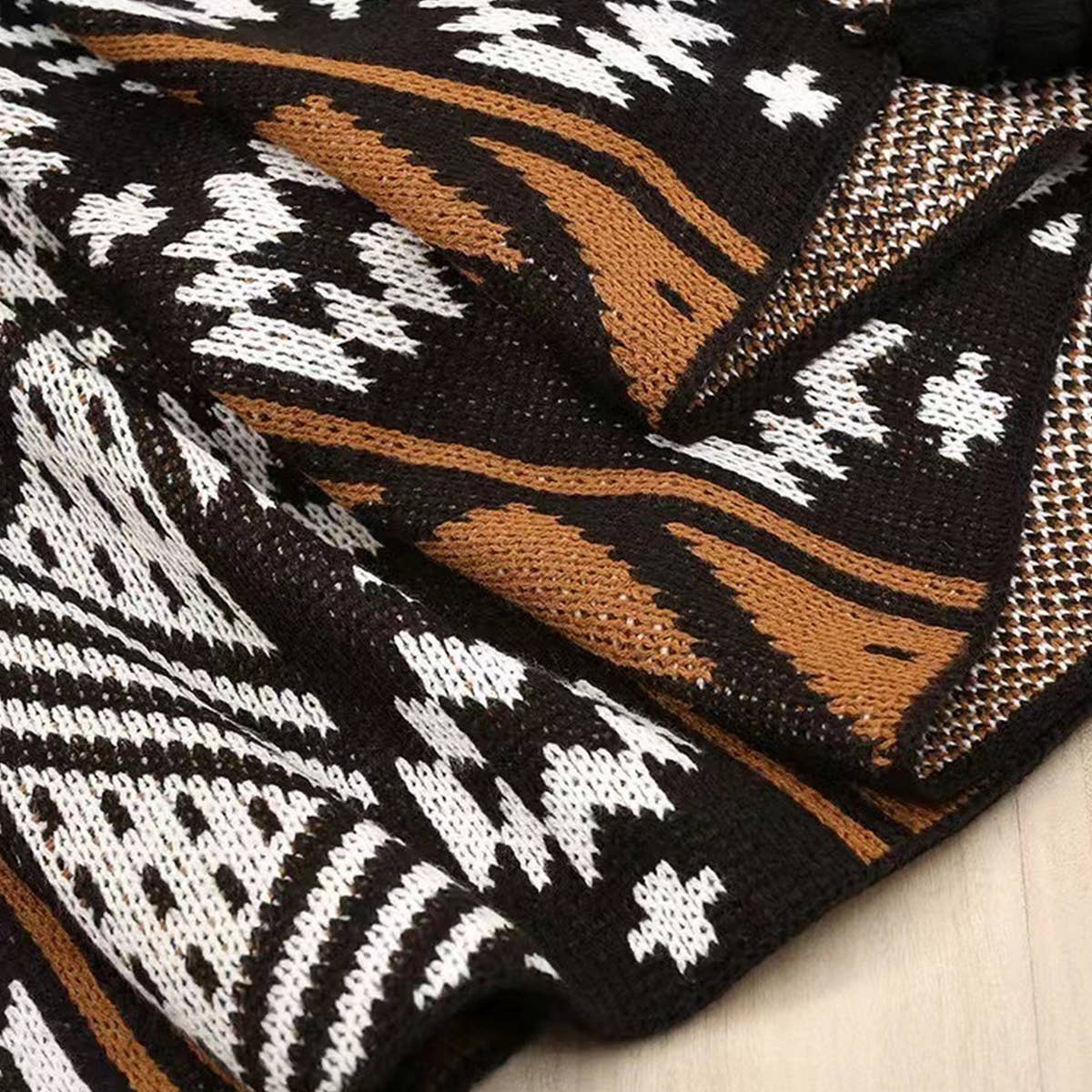 KNITTED GEOMETRIC STRIPE SOFA BLANKET