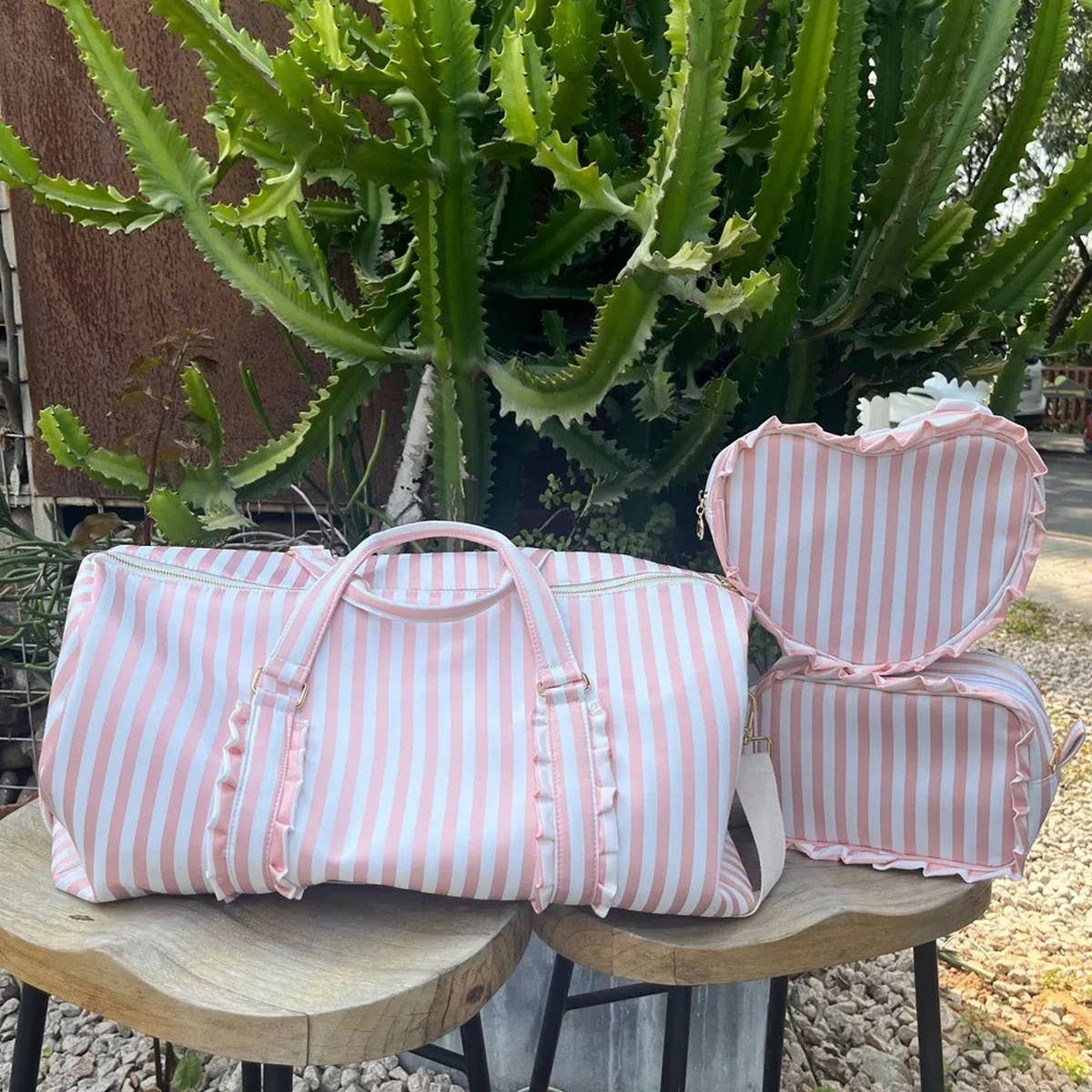 STRIPED LACE MAKEUP BAG WASH AND STORAGE BAG_CWAB1410