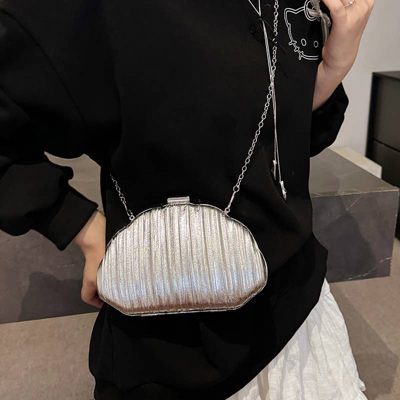 Fashionable and niche glossy single-shoulder bag