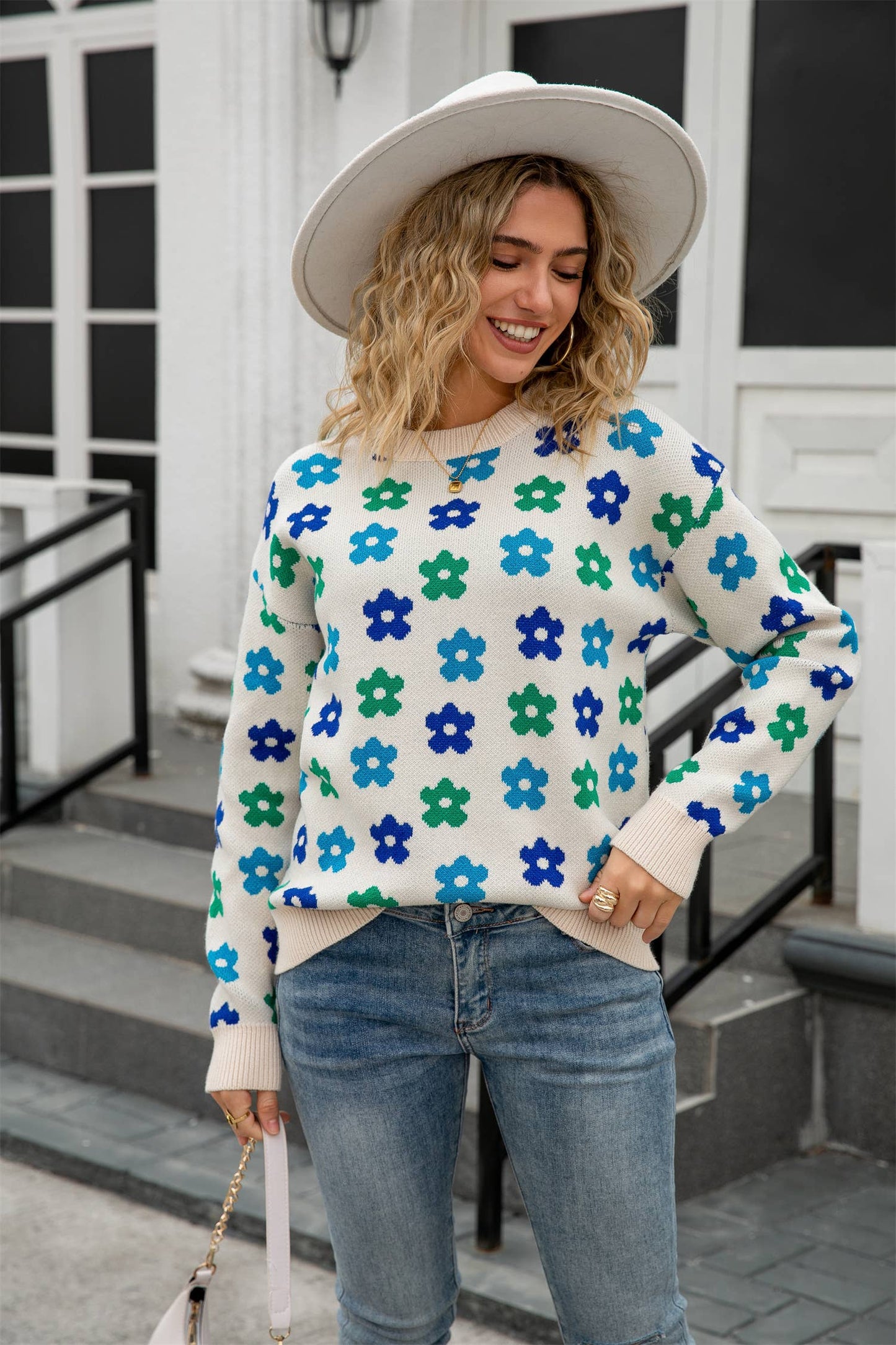 Versatile flower-printed warm threaded sweater