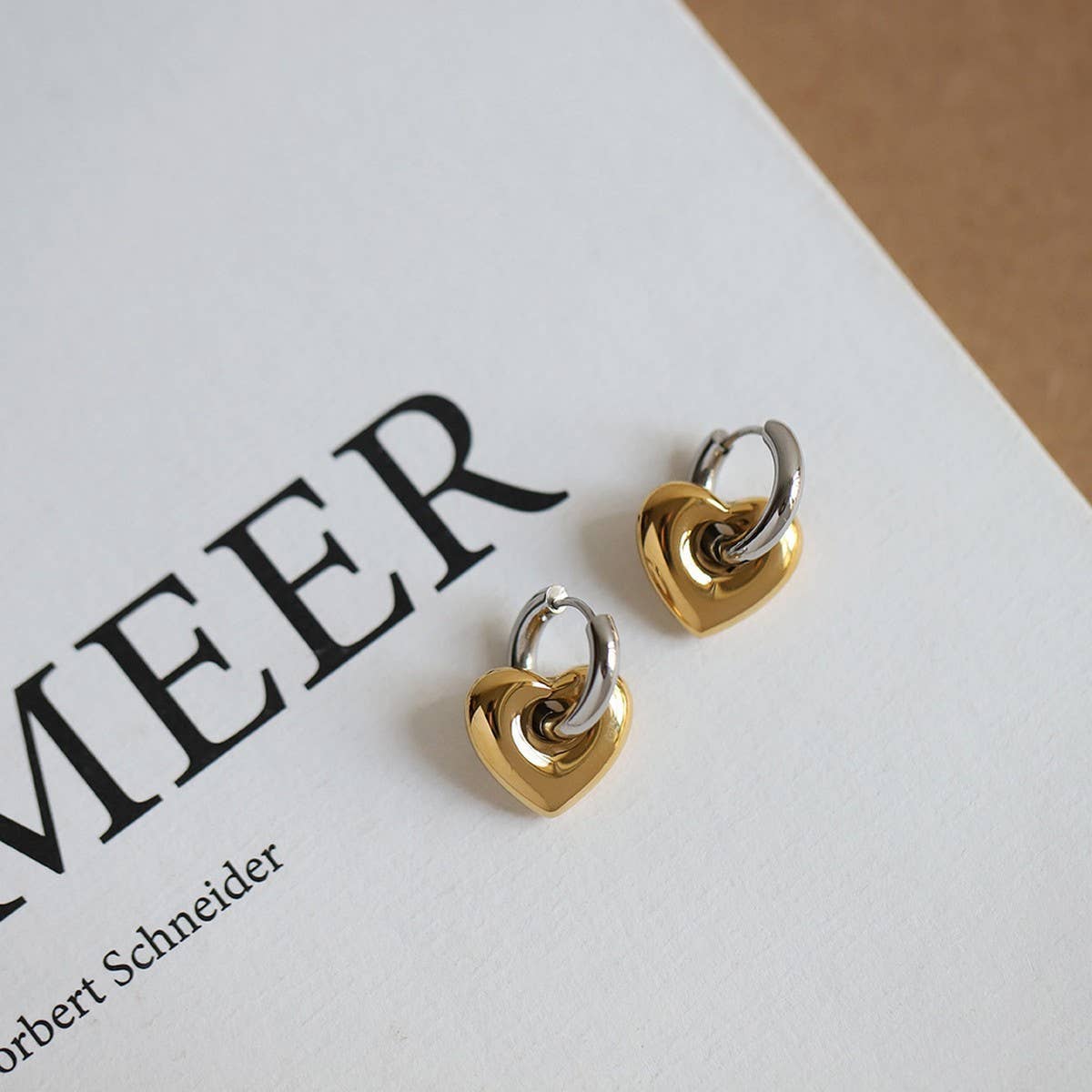 Contrast color metal heart clip earrings