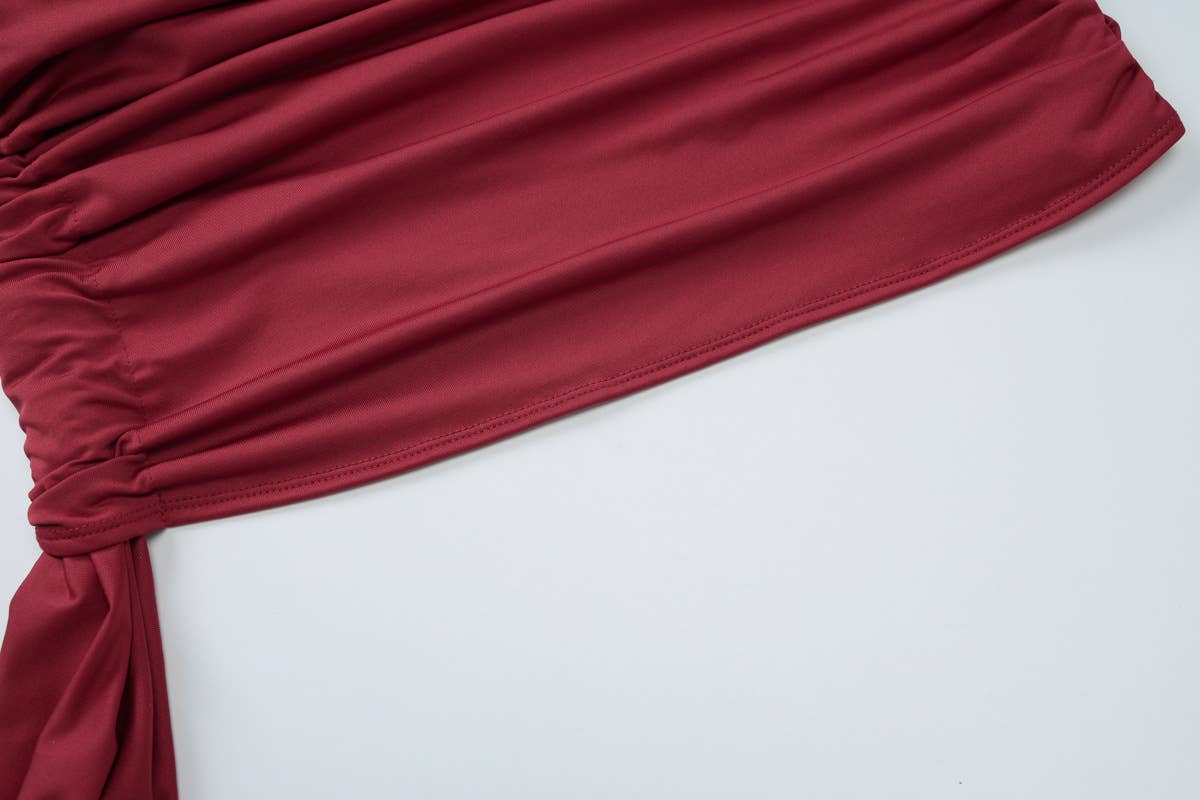 One-shoulder ribbon dress covers the buttocks