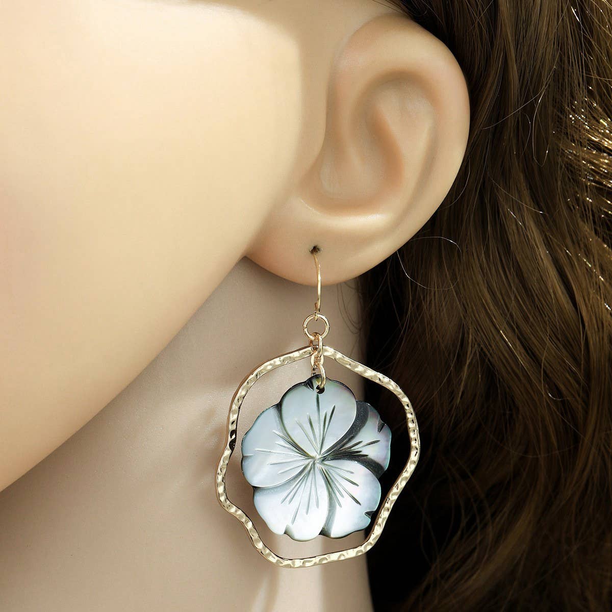 RETRO IRREGULAR GOLD-INLAID HOLLOW SHELL EARRINGS_CWMM4320