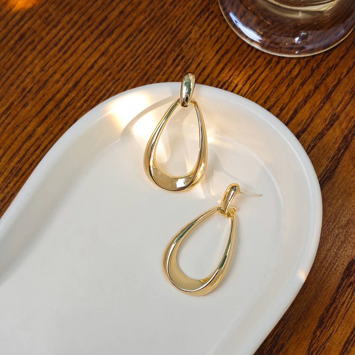 SIMPLE AND VERSATILE GEOMETRIC OVAL EARRINGS