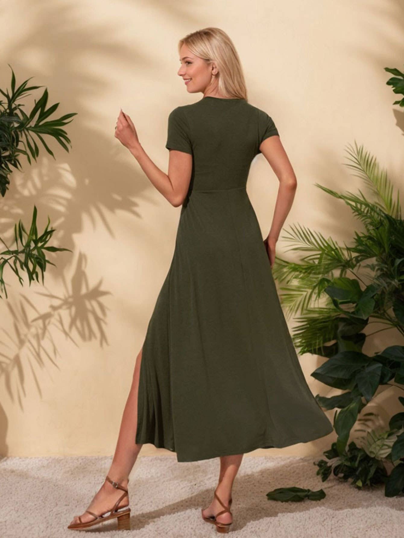 Round-neck slit short-sleeved vacation dress