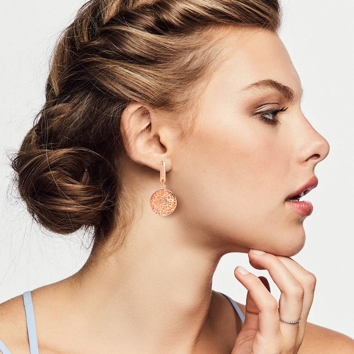 HOLLOW ROUND EARRINGS