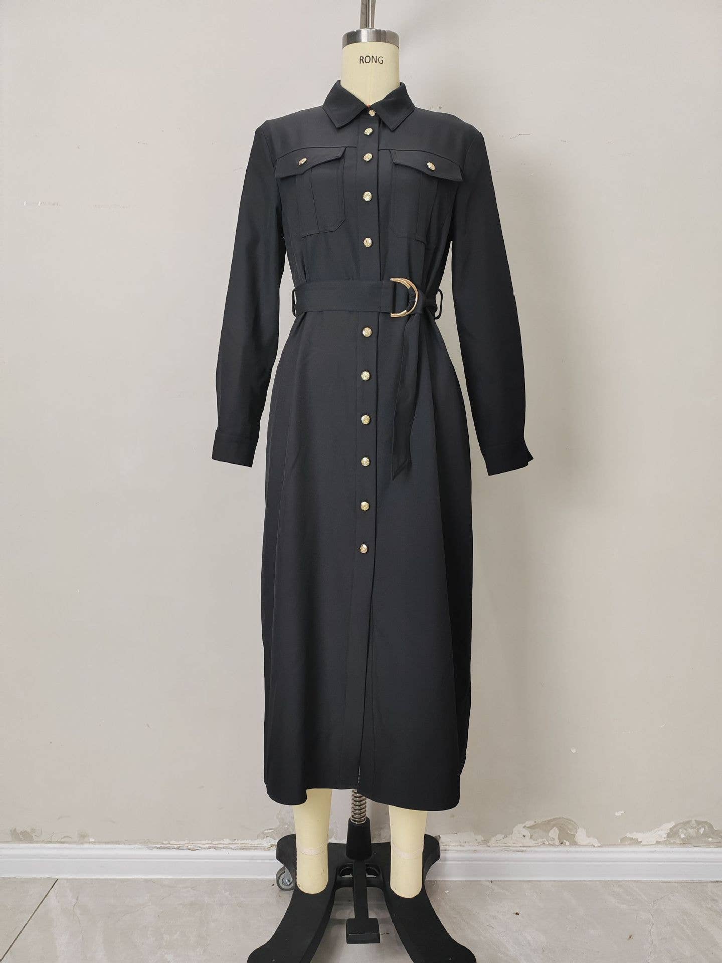 Single-row metal buttoned shirt-style dress