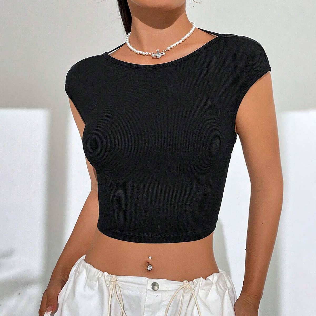Solid color backless design short T-shirt top