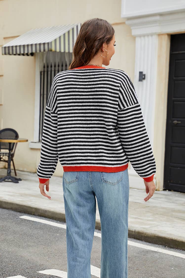 STYLISH CONTRASTING V-NECK KNITWEAR