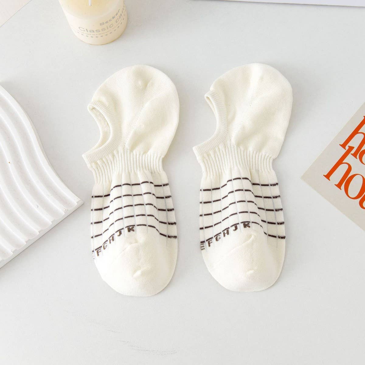 WHITE STRIPED WAIST WICKING HIDDEN SOCKS