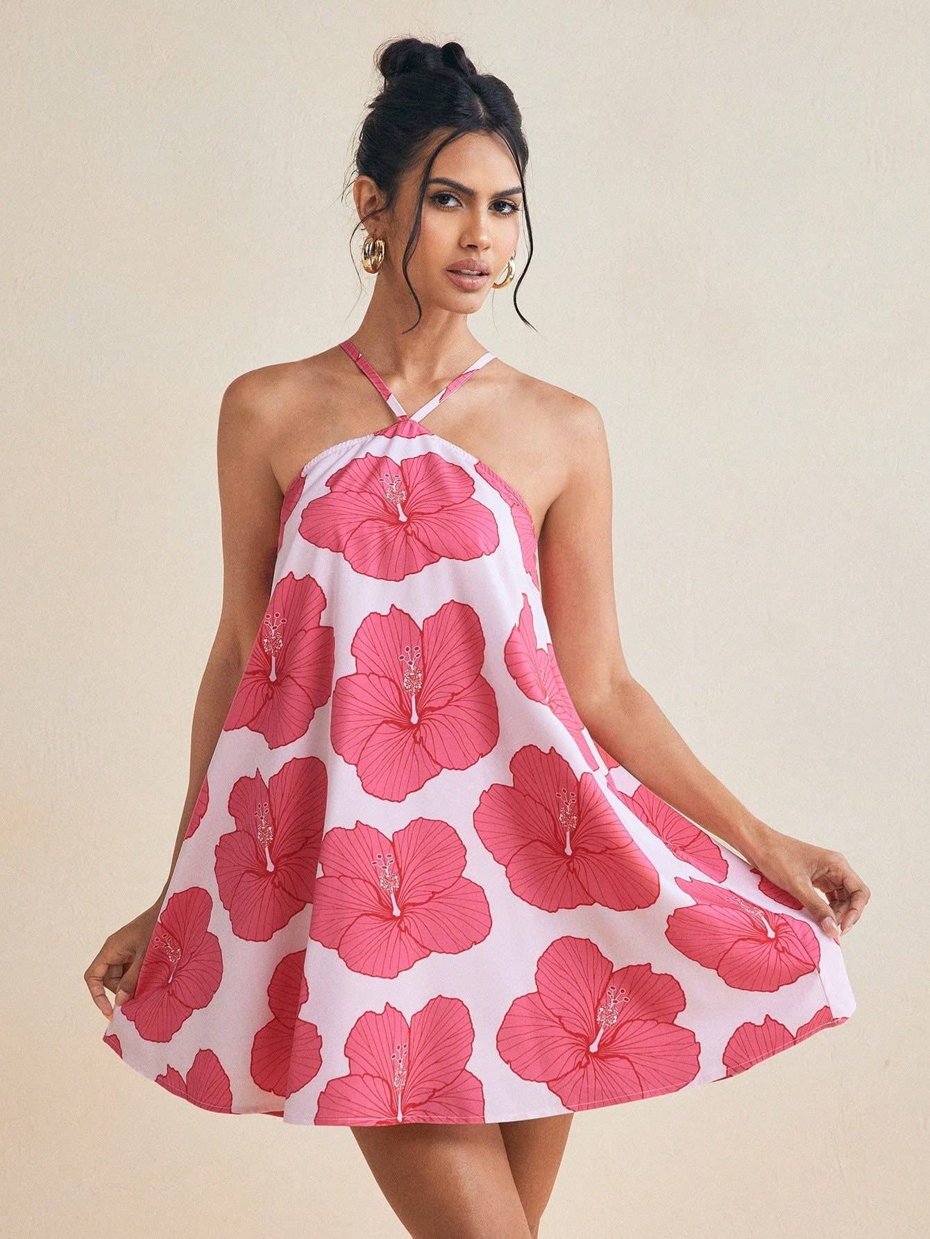 Loose waist and a large hem sexy halter dress