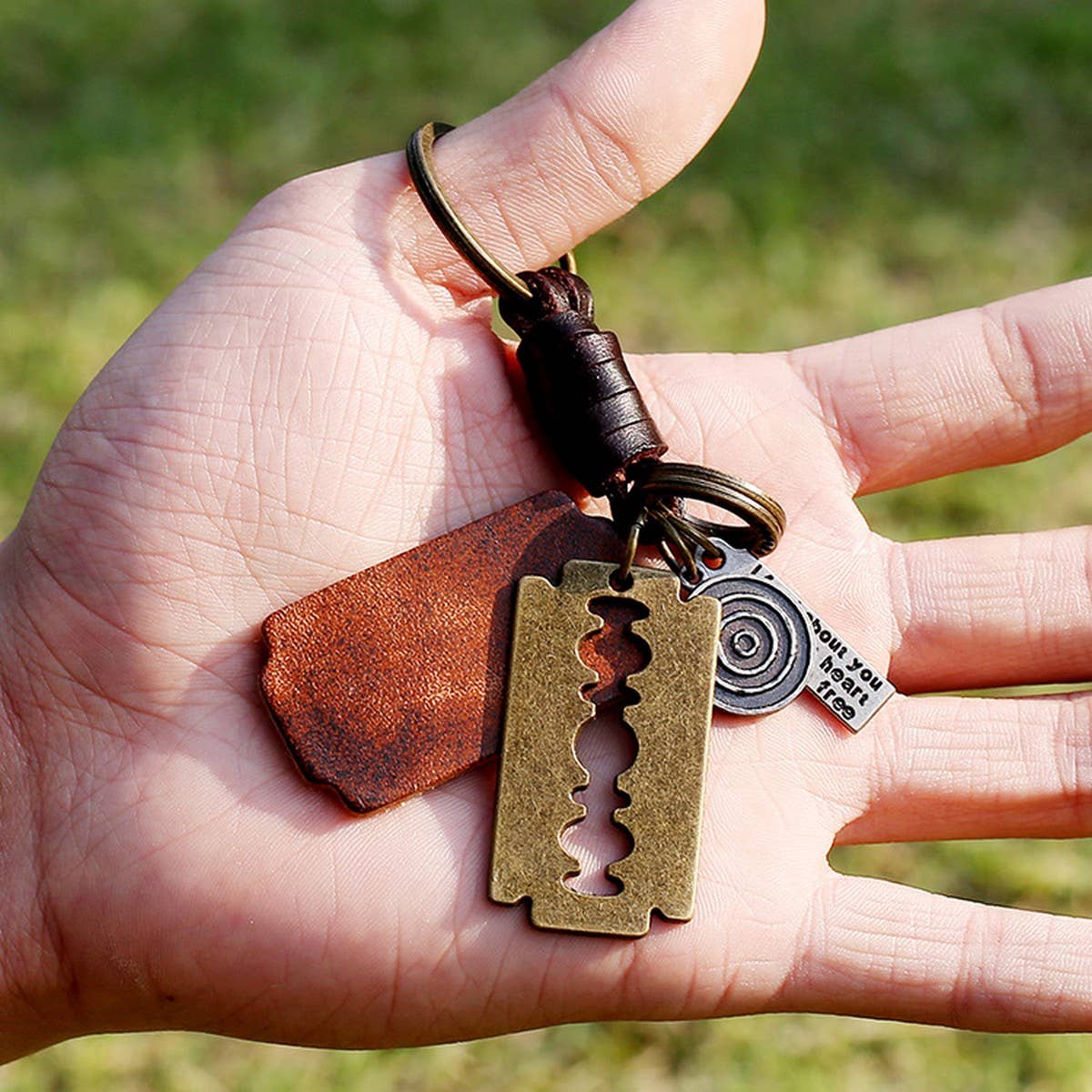 PERSONALIZED ALLOY BLADE COWHIDE KEYCHAIN_CWMM4712