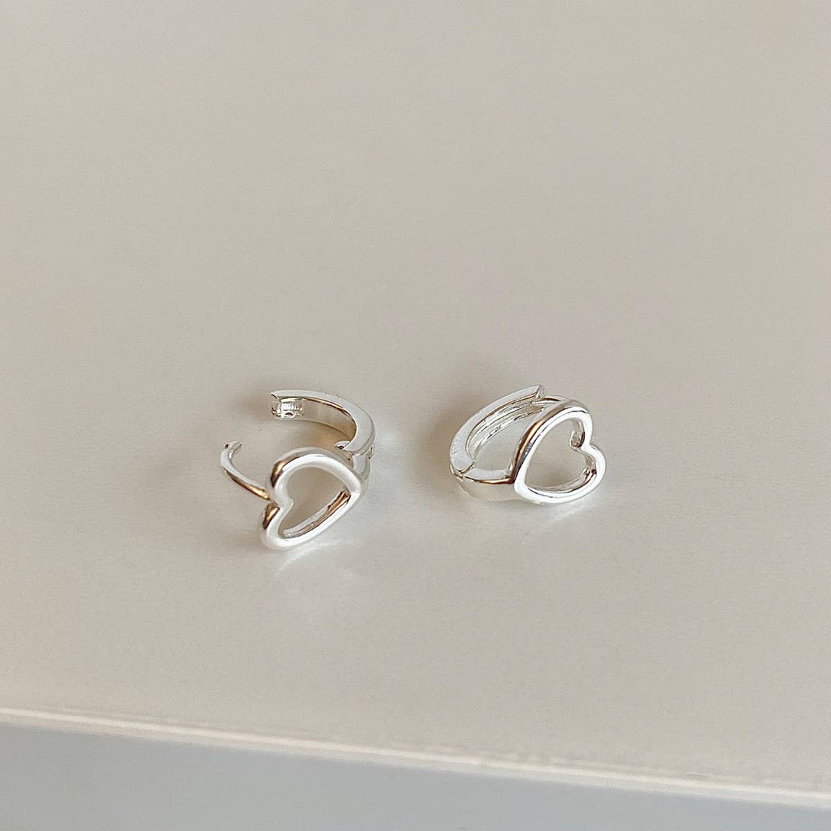 VALENTINE'S DAY SIMPLE HOLLOW HEART EARRINGS