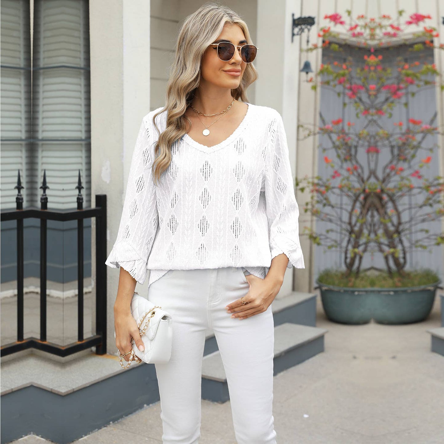 V-neck diamond check cutout horn sleeve T-shirt