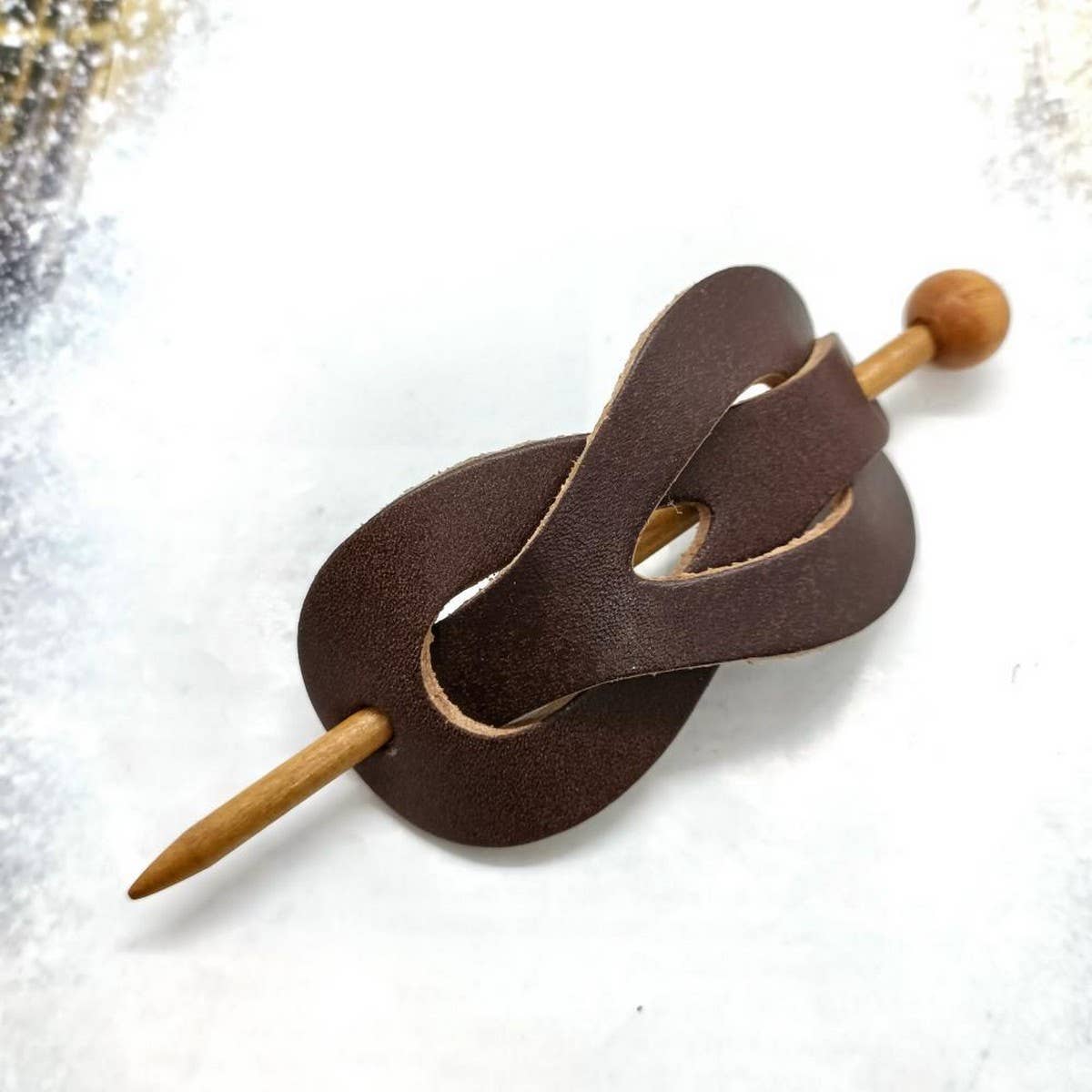 Vintage 8-Shape Hairpin in Crazy Horse Leather