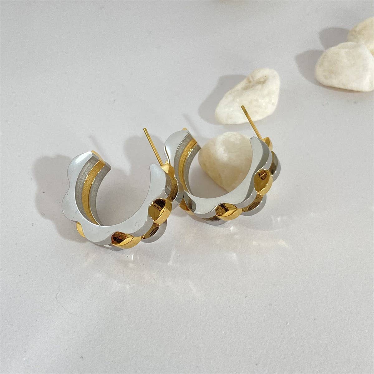 Simple hip-hop track stitching earrings_CWMM5720