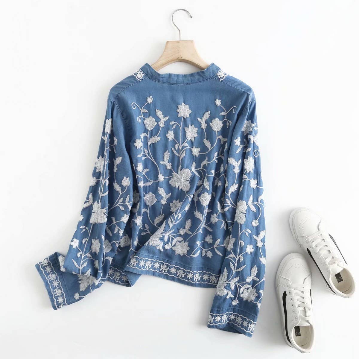 FLORAL EMBROIDERED V-NECK BUTTON SHIRT TOP BLUE