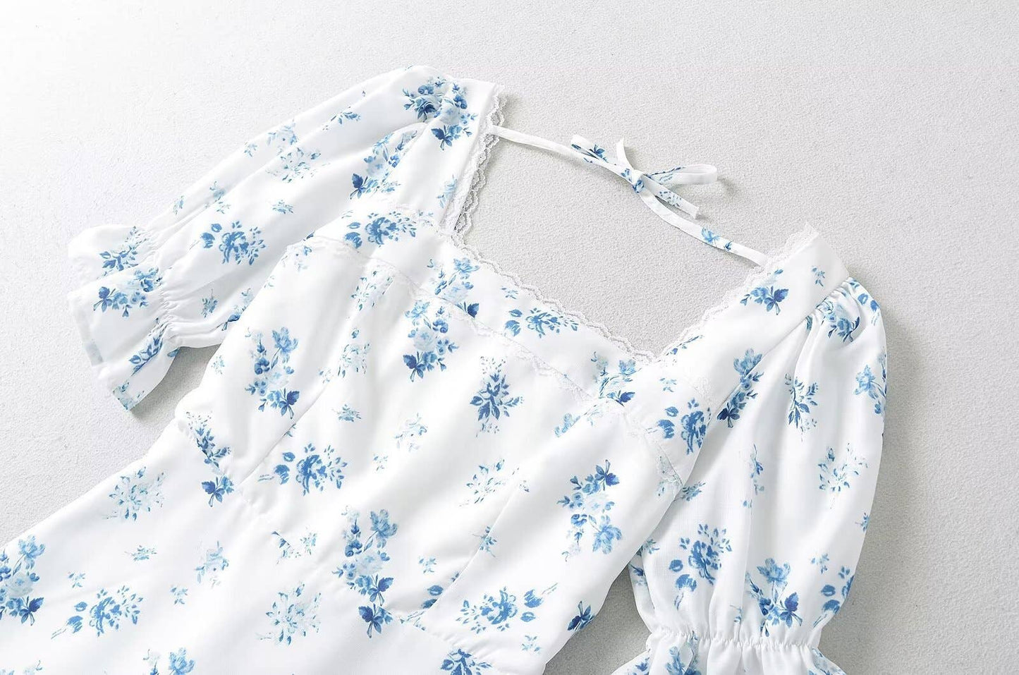 LACE-UP DRESS WITH PUFFY SLEEVES