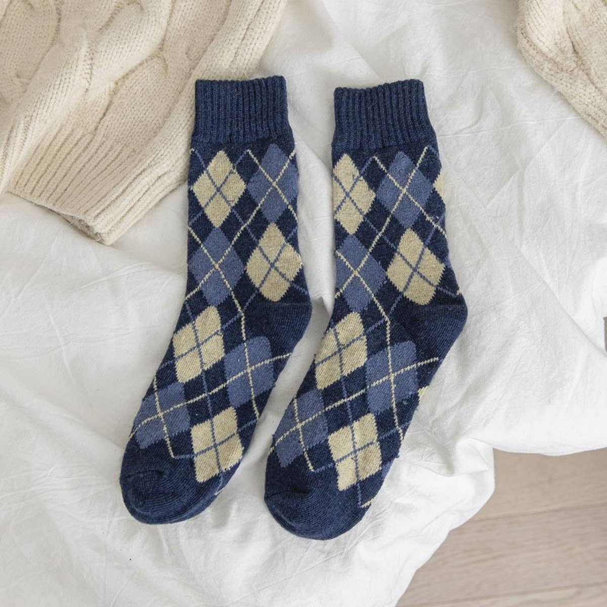 DIAMOND CHECK WARM RETRO MID-CALF SOCKS