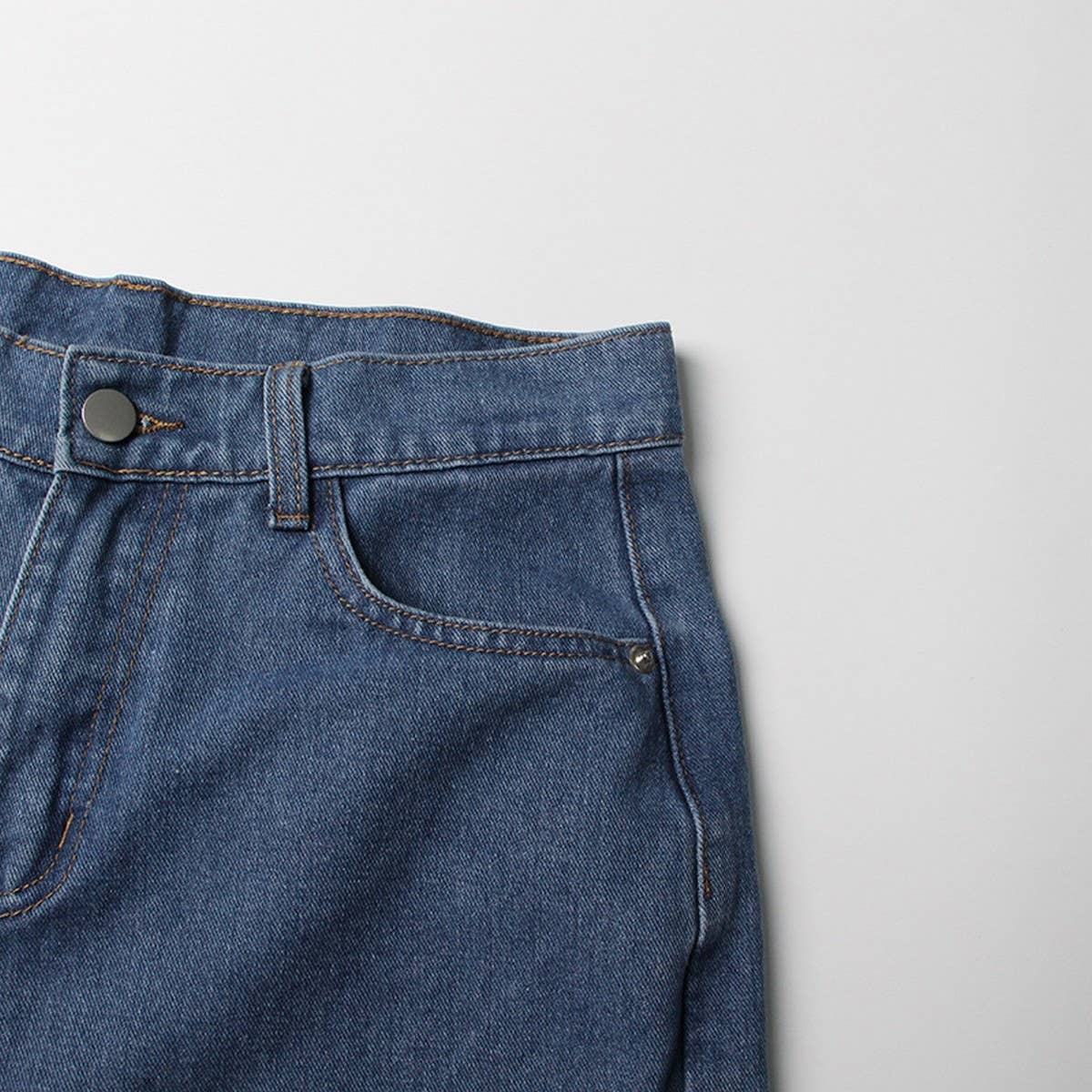 MID RISE STRAIGHT HOLLOW DIAMOND STUDDED JEANS