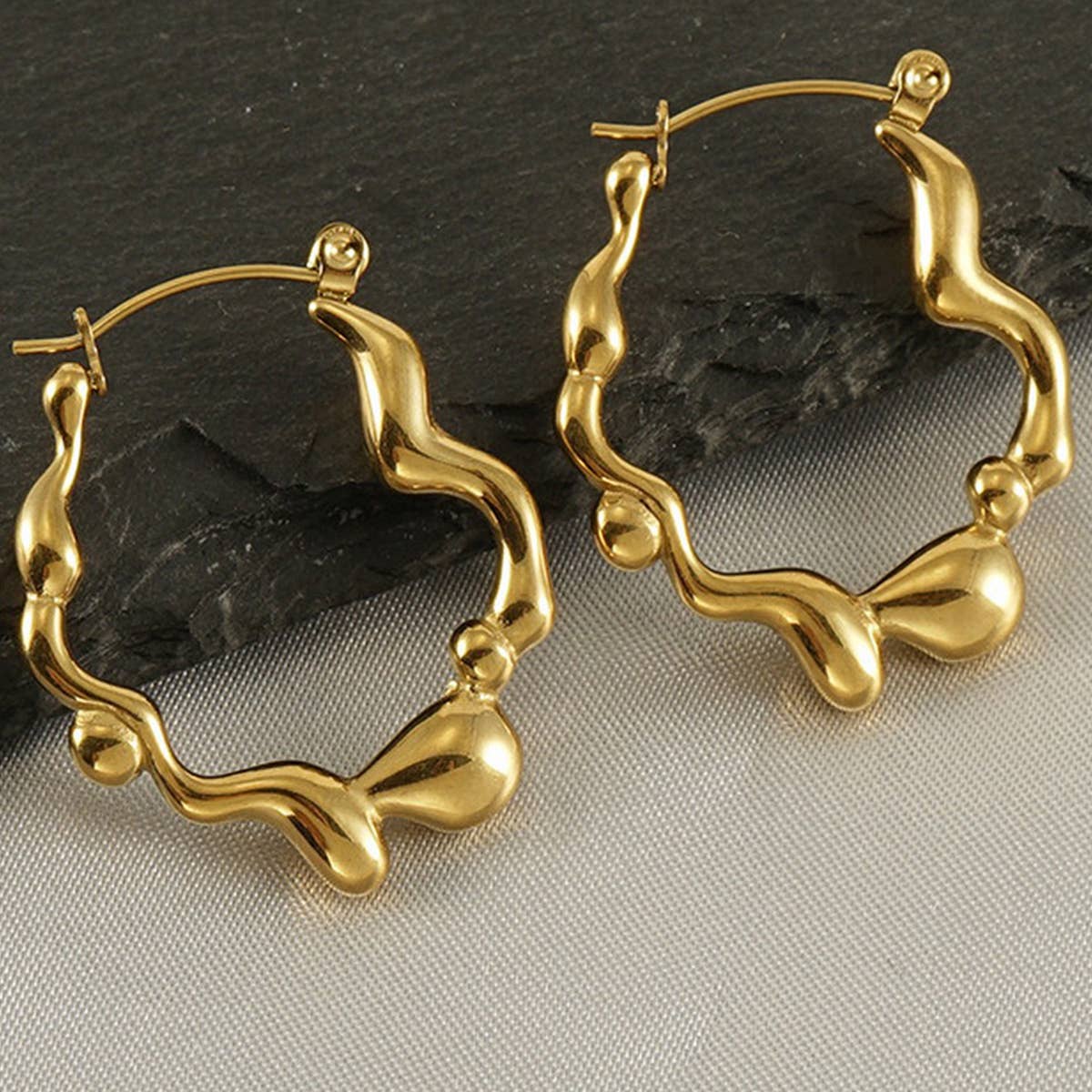 GOLD SIMPLE HUGGIE HOOP EARRINGS