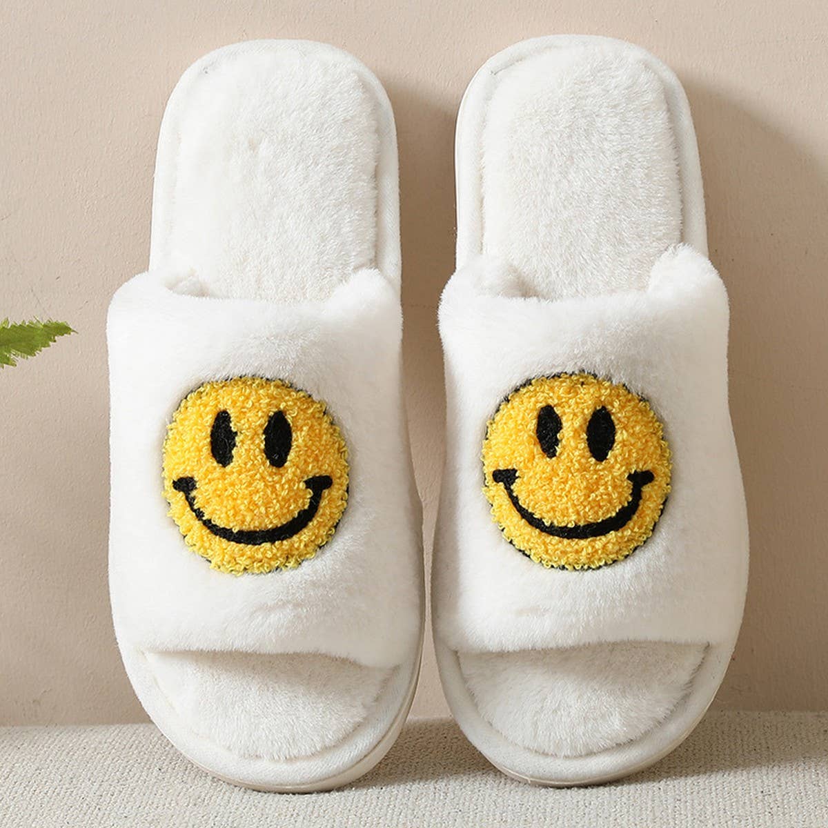 COZY SMILING FACE SLIPPERS FUZZY SLIPPERS WOMEN