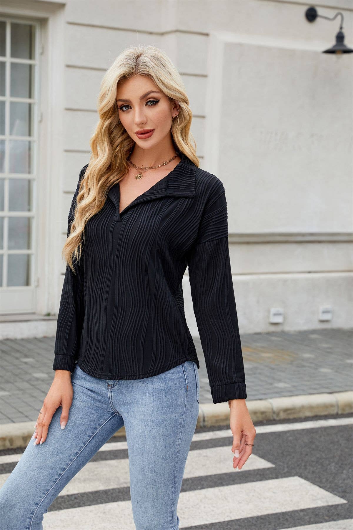 Fashionable lapel fitted long-sleeved top