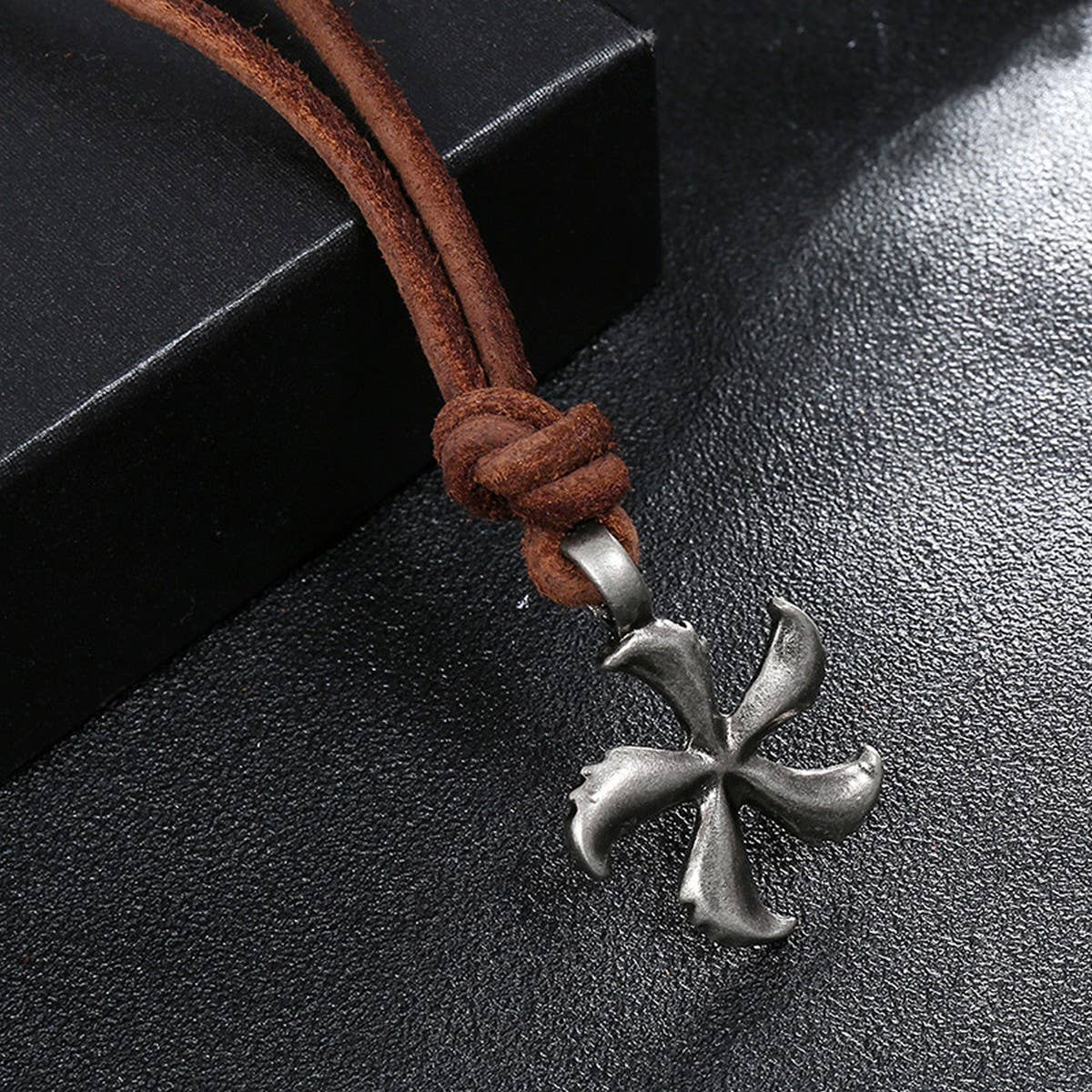 MEN'S VINTAGE BEACH STYLE COWHIDE NECKLACE