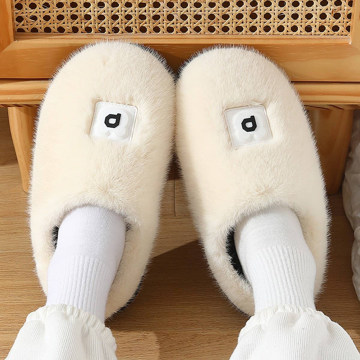 MINIMALIST WARM COMFY FLUFFY BEDROOM SLIPPERS