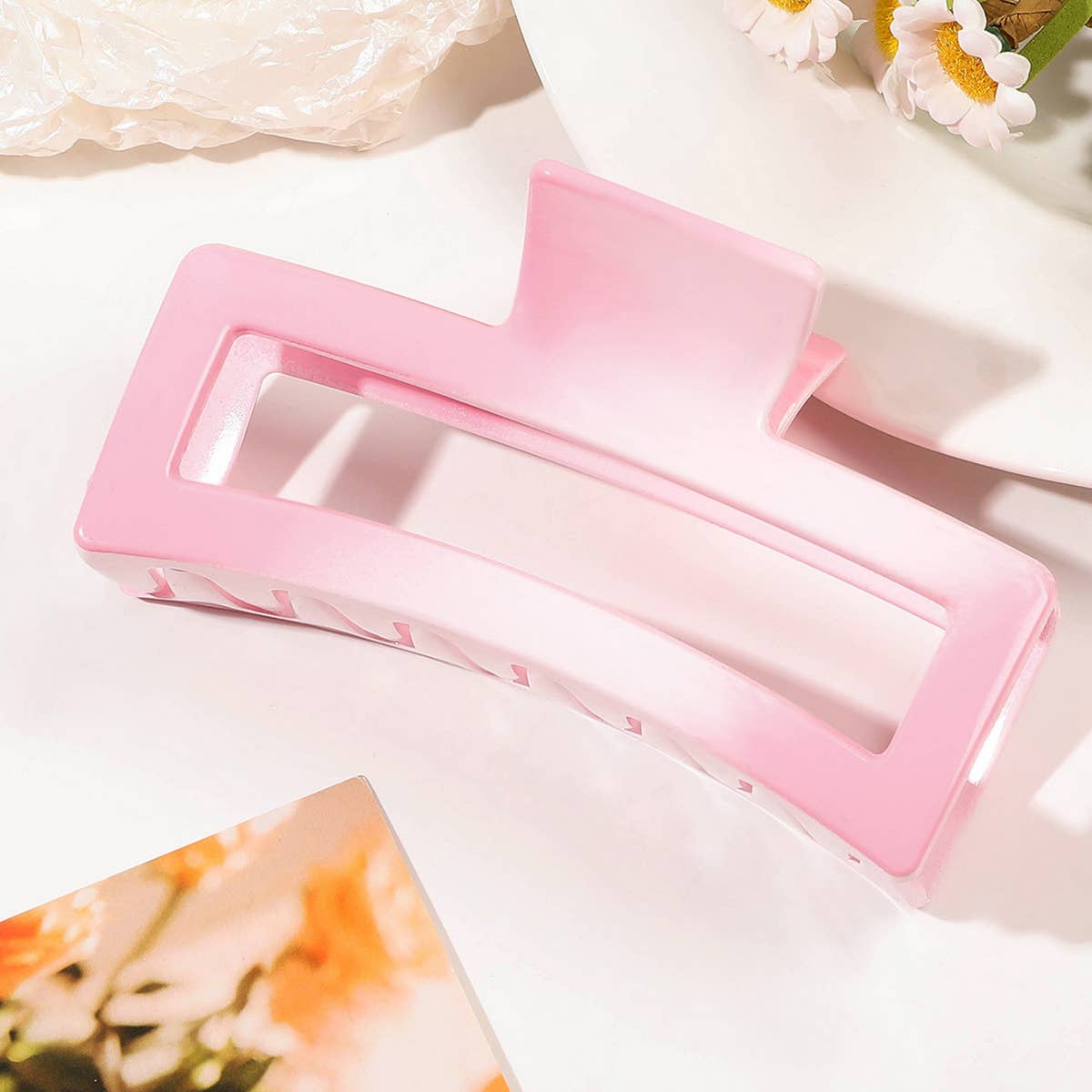 Gradient Cream Hair Claw XL Ponytail Shark Clip_CWAHA1645