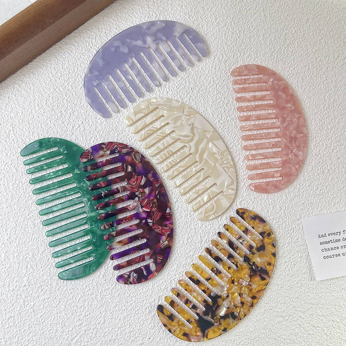 EXQUISITE PORTABLE WIDE-TOOTH COMB_CWMM1079