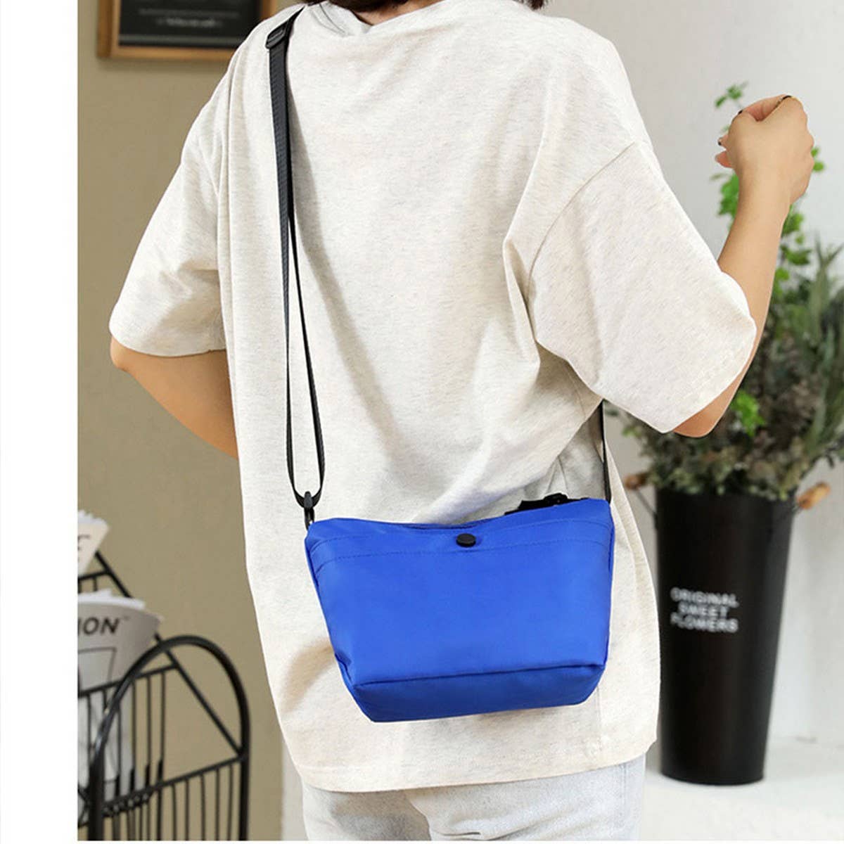 FASHIONABLE NYLON CASUAL SHOULDER MESSENGER BAG_CWAB3500