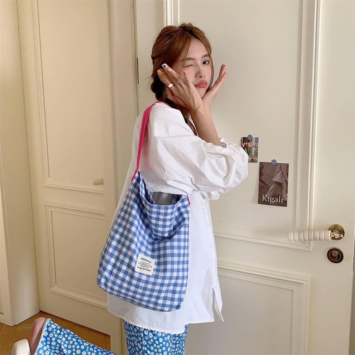 CWAB3908_CONTRAST CHECK CANVAS SHOULDER TOTE BAG