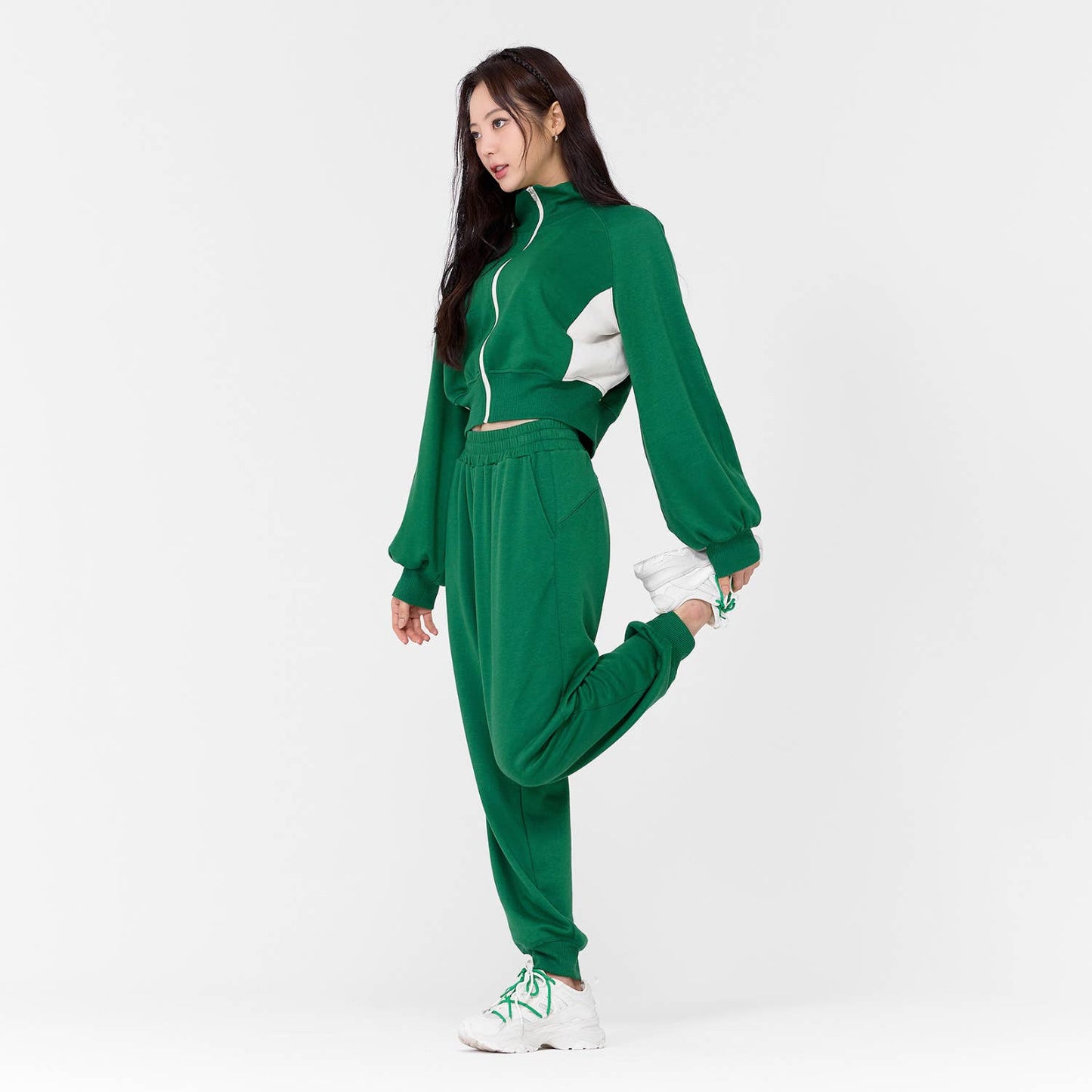 Sportswear top and casual sportswear pants set