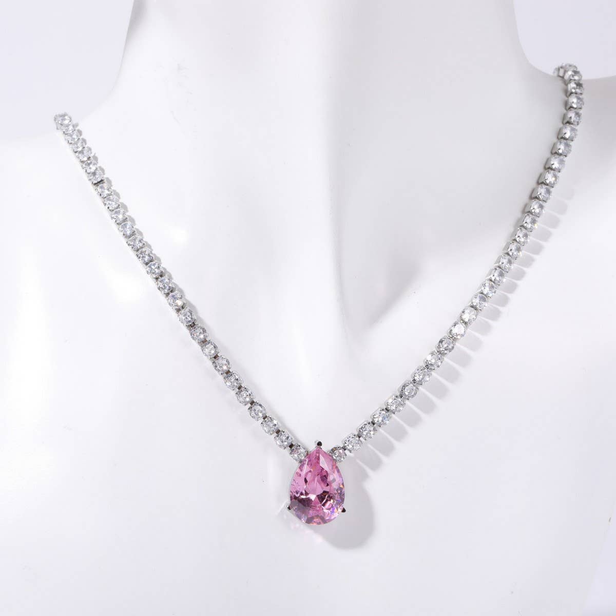 WOMEN'S EXQUISITE STAINLESS STEEL ZIRCON NECKLACE