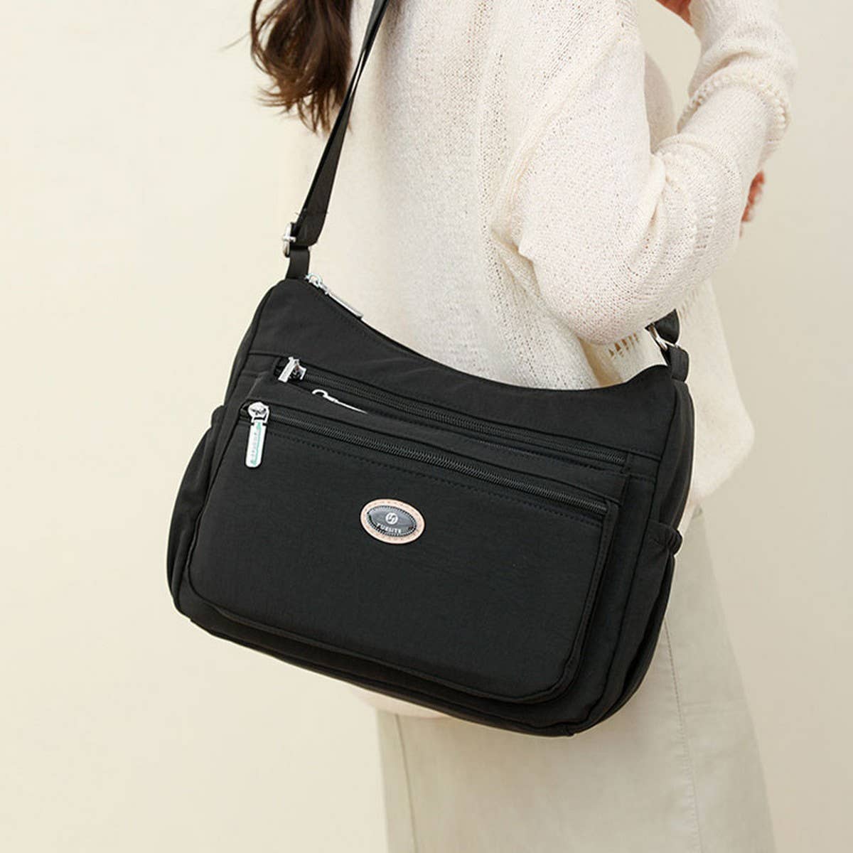 FASHIONABLE NYLON CLOTH SHOULDER MESSENGER BAG_CWAB3520