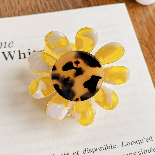 Floral grab clips of sweet and elegant hair clips