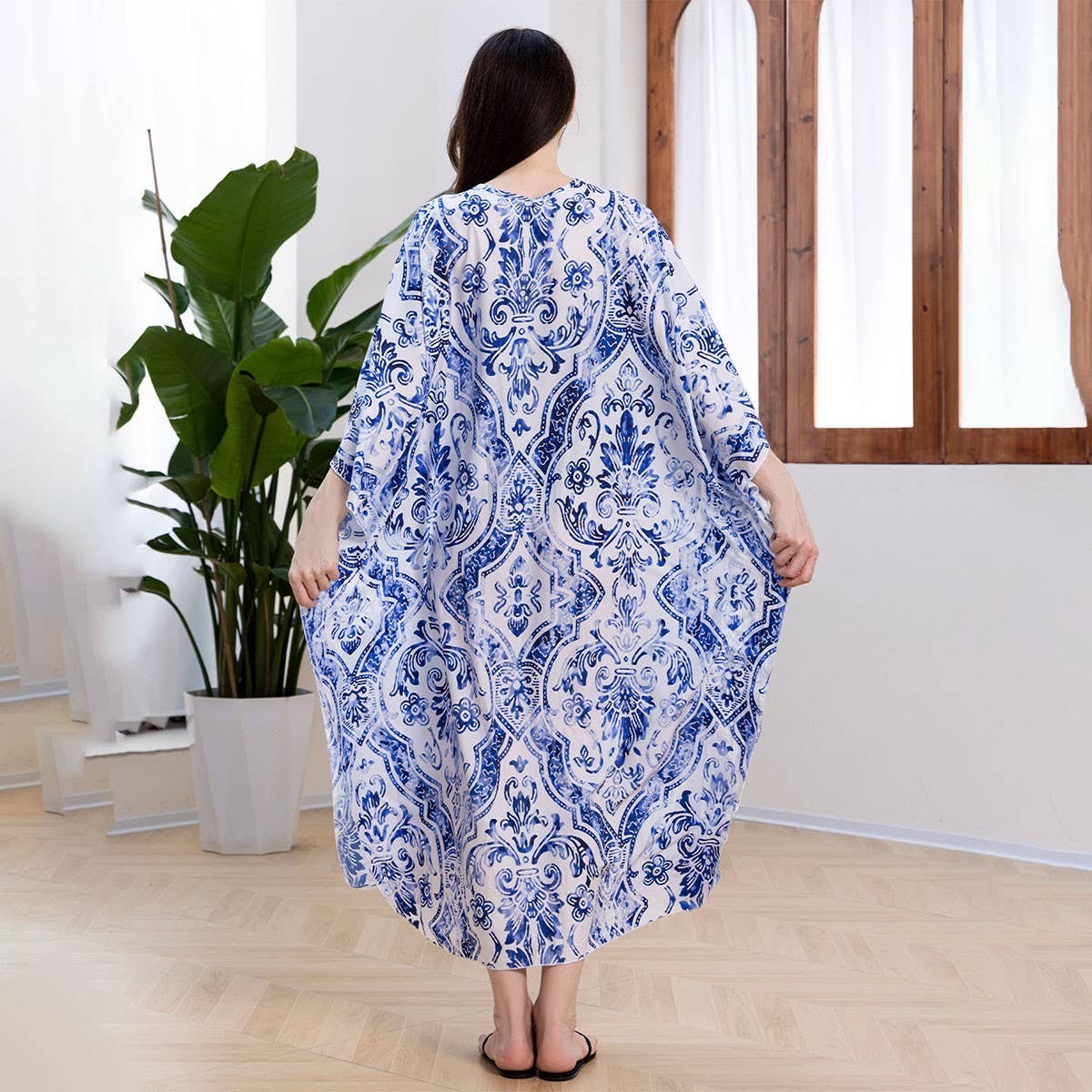 Blue Porcelain Print Beach Cover-Up Dress_CWMM6203