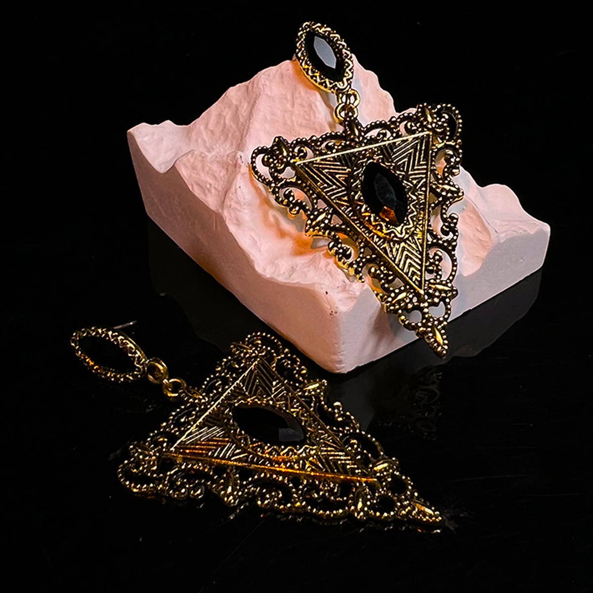 VINTAGE GEOMETRIC OBSIDIAN EARRINGS