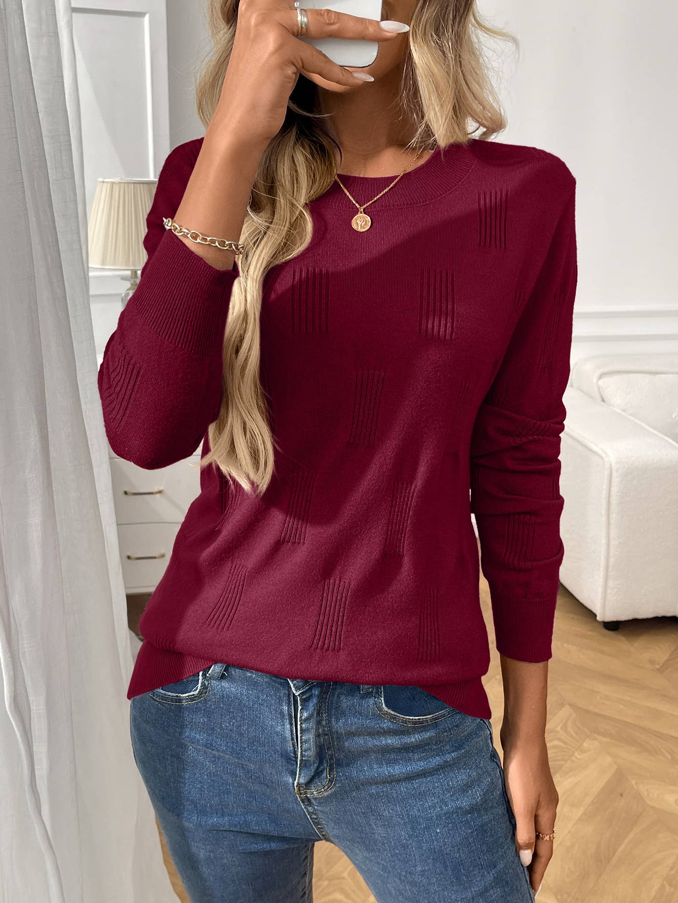Solid-color round-neck pullover knitted sweater