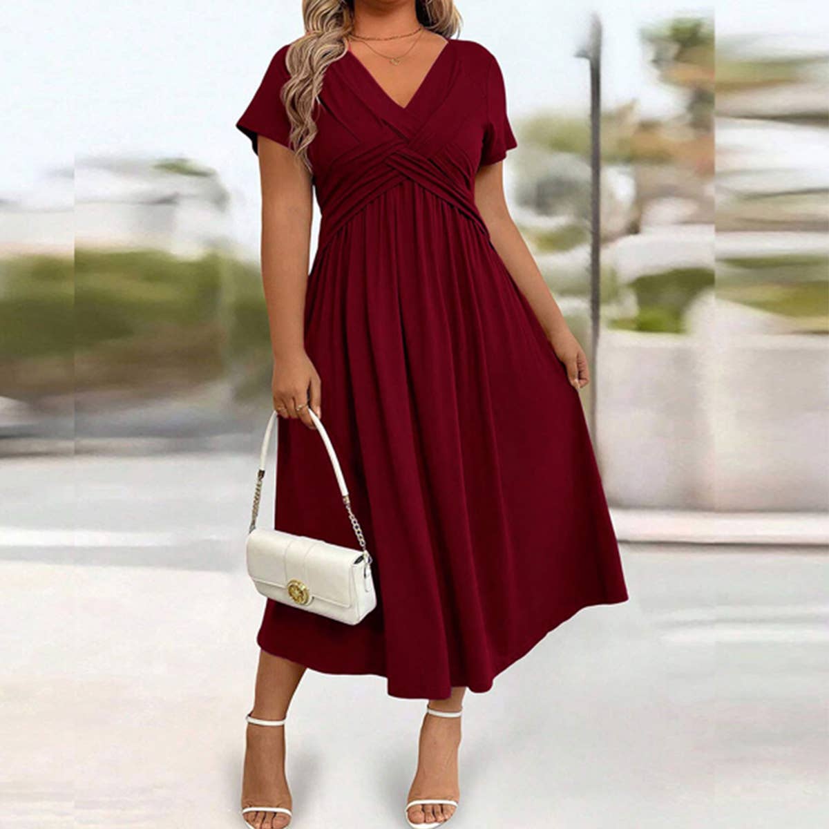 Elegant Long Dress ? Chic & Feminine Look
