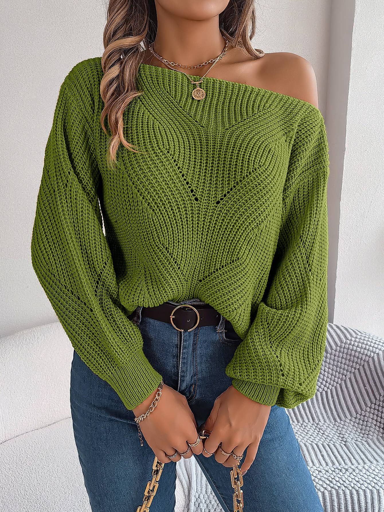 LINE-NECK LANTERN SLEEVE KNIT SWEATER