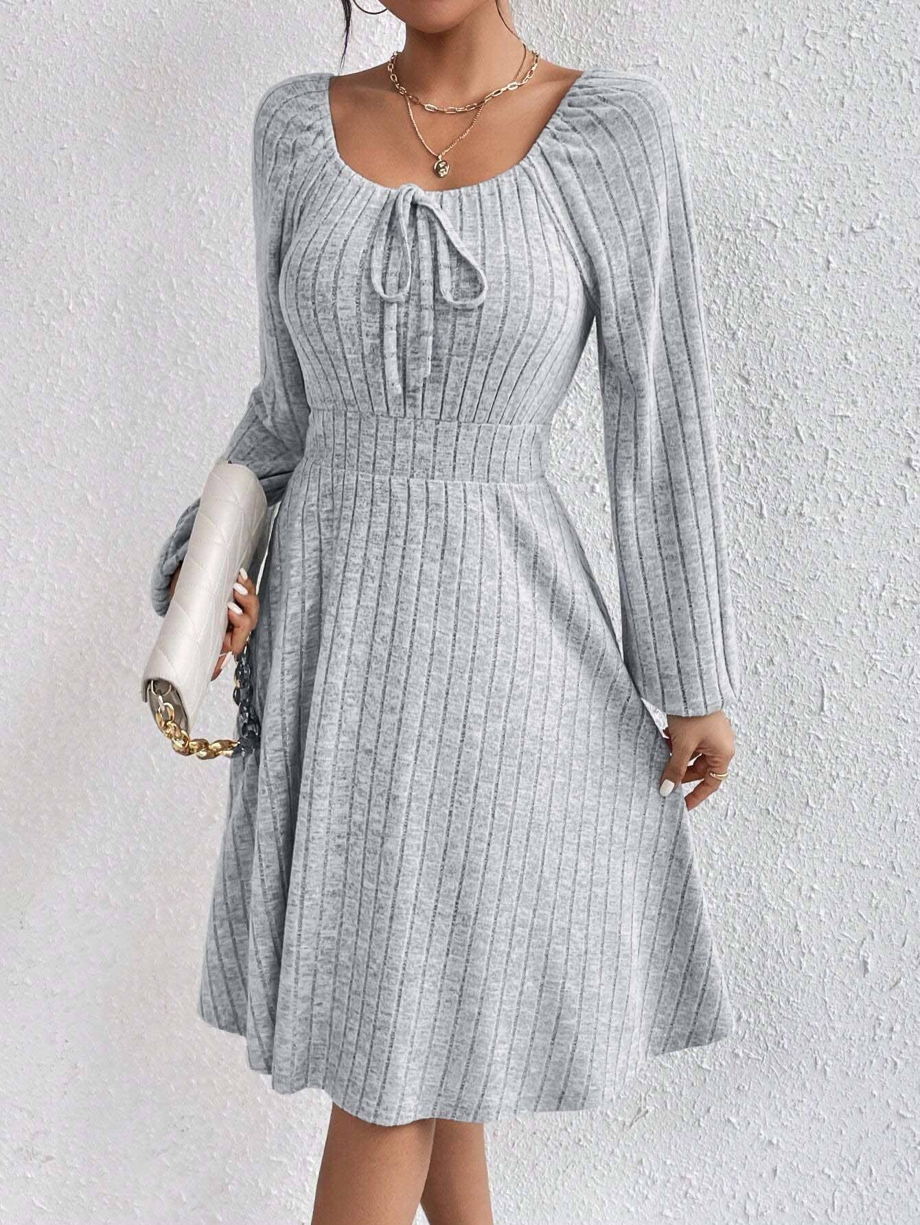 LONG SLEEVE DRESS WITH SQUARE COLLAR AND WAIST