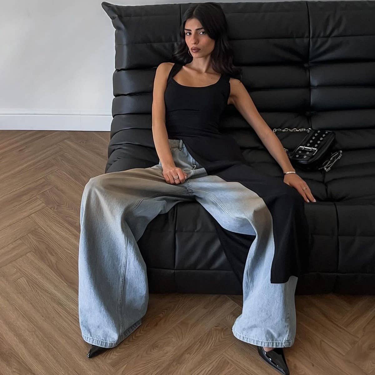 Figure-hugging slit dress with a unique design