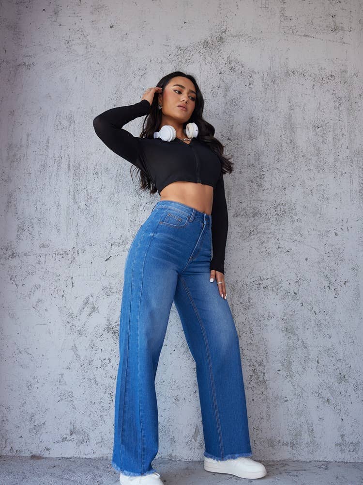 CASUAL WIDE-LEG JEANS WITH NO SPRING IN THEM