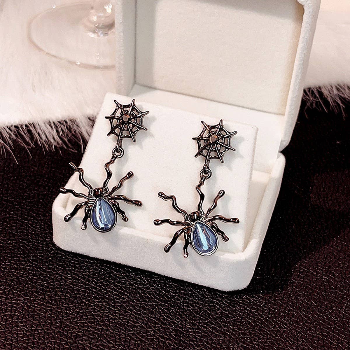 SWEET AND COOL DARK SPIDER PERSONALITY EARRINGS