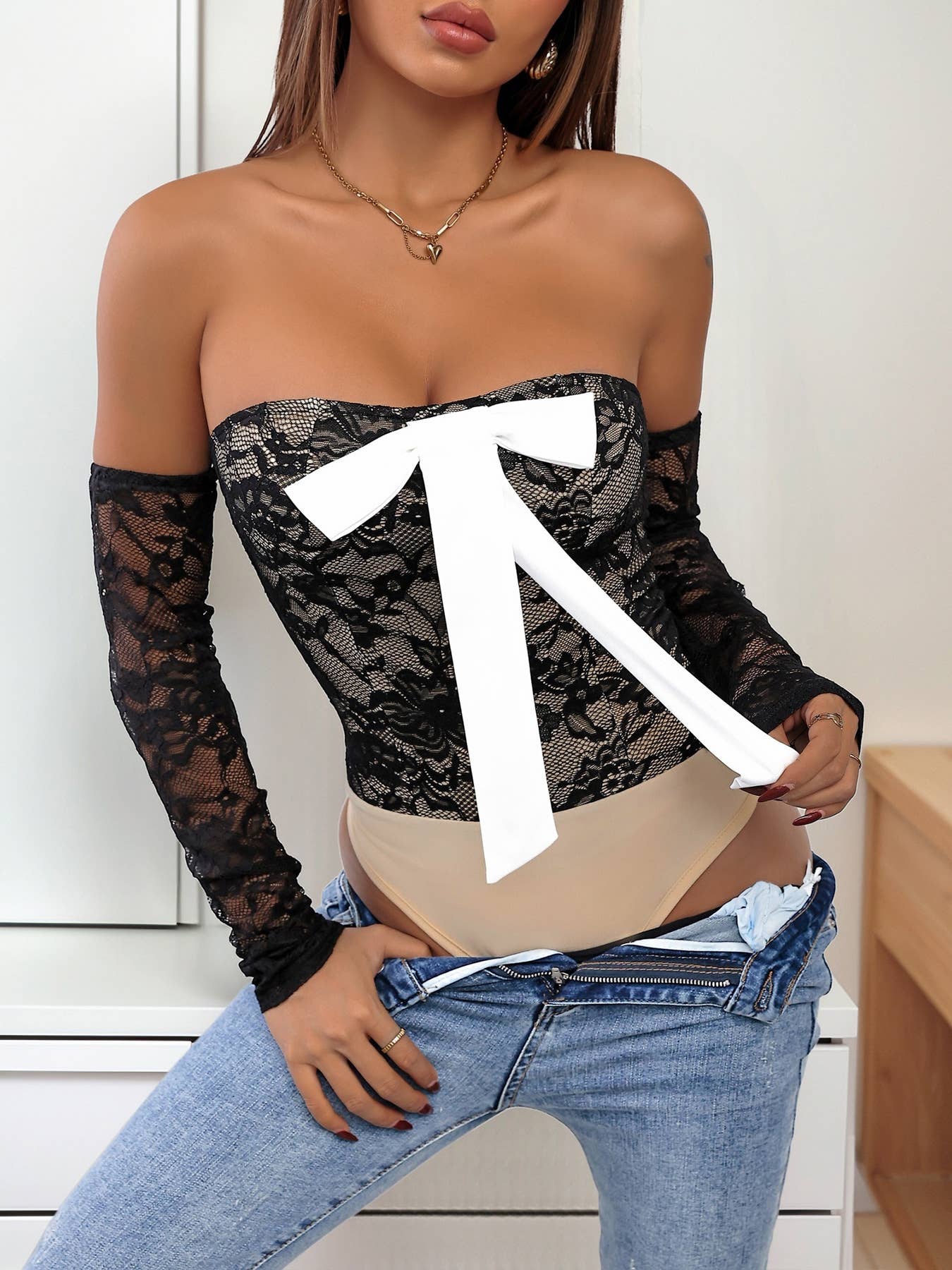 One-line shoulder lace color matching jumpsuit