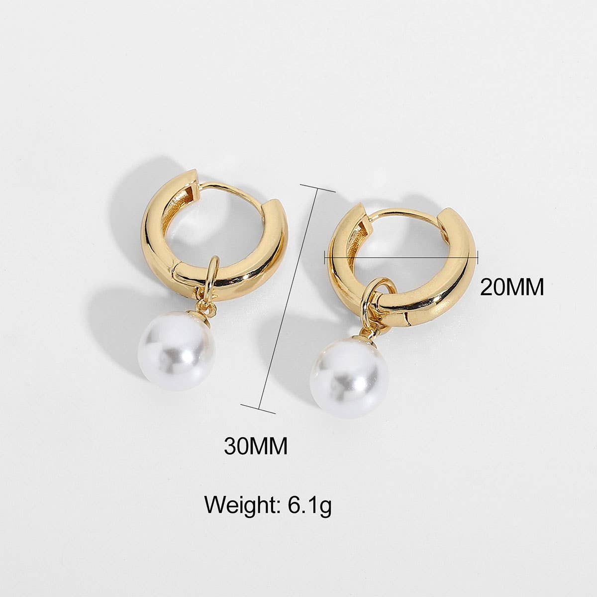 Trendy pearl element earrings